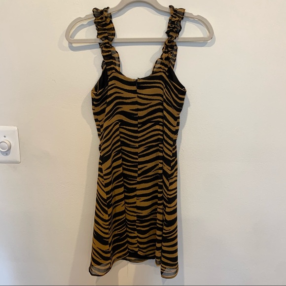 SALE❗️All in Favor Tiger Mini dress - Picture 5 of 10